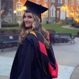 Meet your Posher, Alyssa